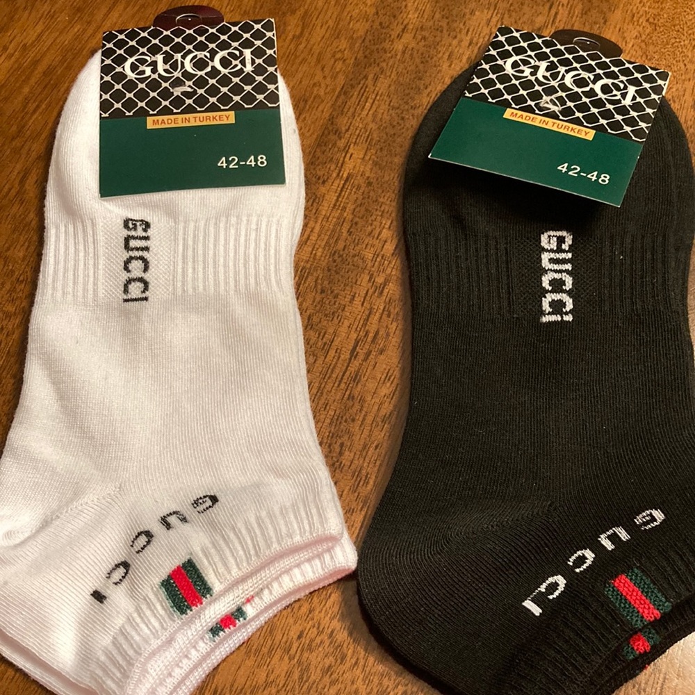 Men’s socks, two pair, one size black/white new with tags